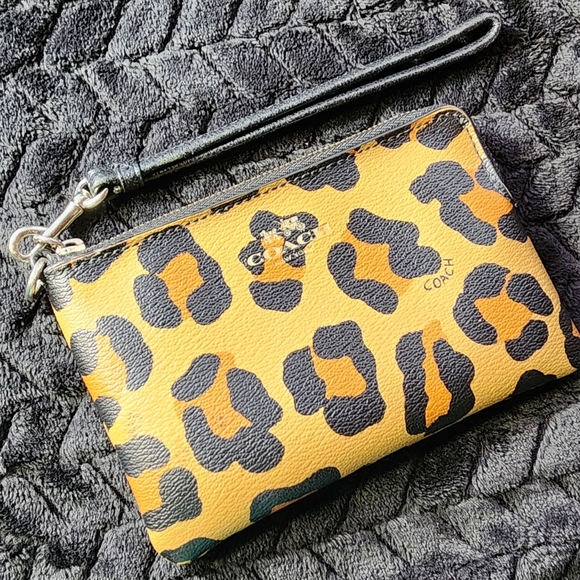 Coach Ocelot  Leopard Print Corner Zip Wristlet GUC - Picture 1 of 9